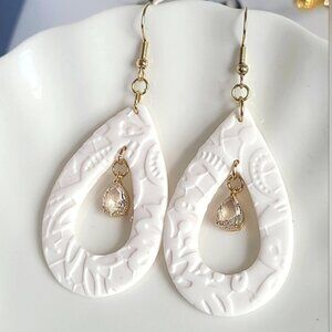 Gorgeous White Lightweight Gold Plated Pearl Drop Dangle Crystal Earring